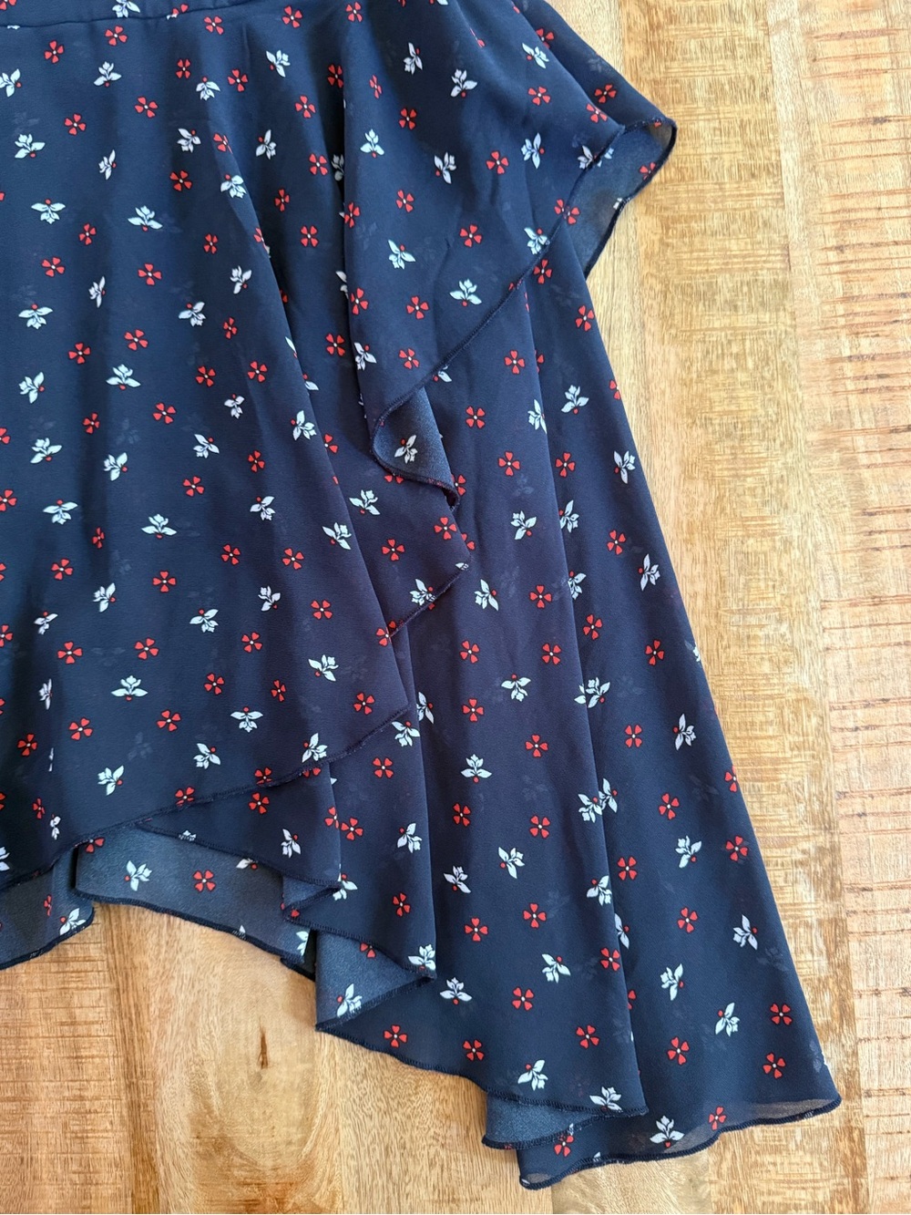 H&M Floral Asymmetrical Ruffle Midi Skirt Size Red White Blue Back to School - Picture 11 of 14